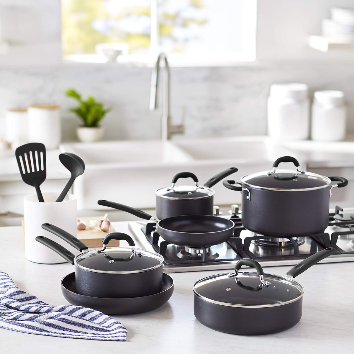 Non-Stick Hard Anodized Aluminum Cookware Set, 12-Piece D821031